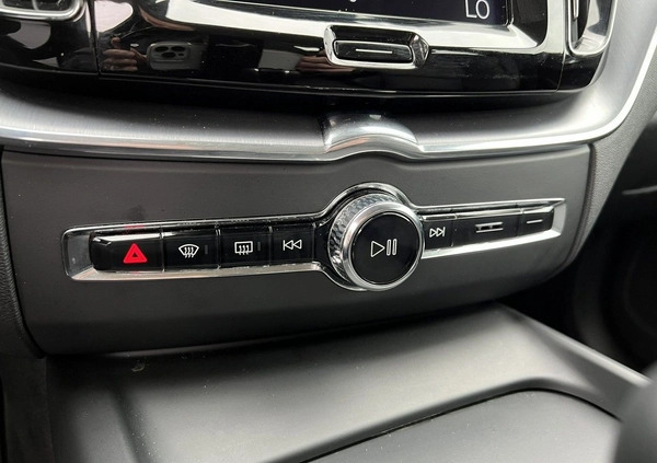 Volvo XC 60 cena 139900 przebieg: 102076, rok produkcji 2019 z Przecław małe 742